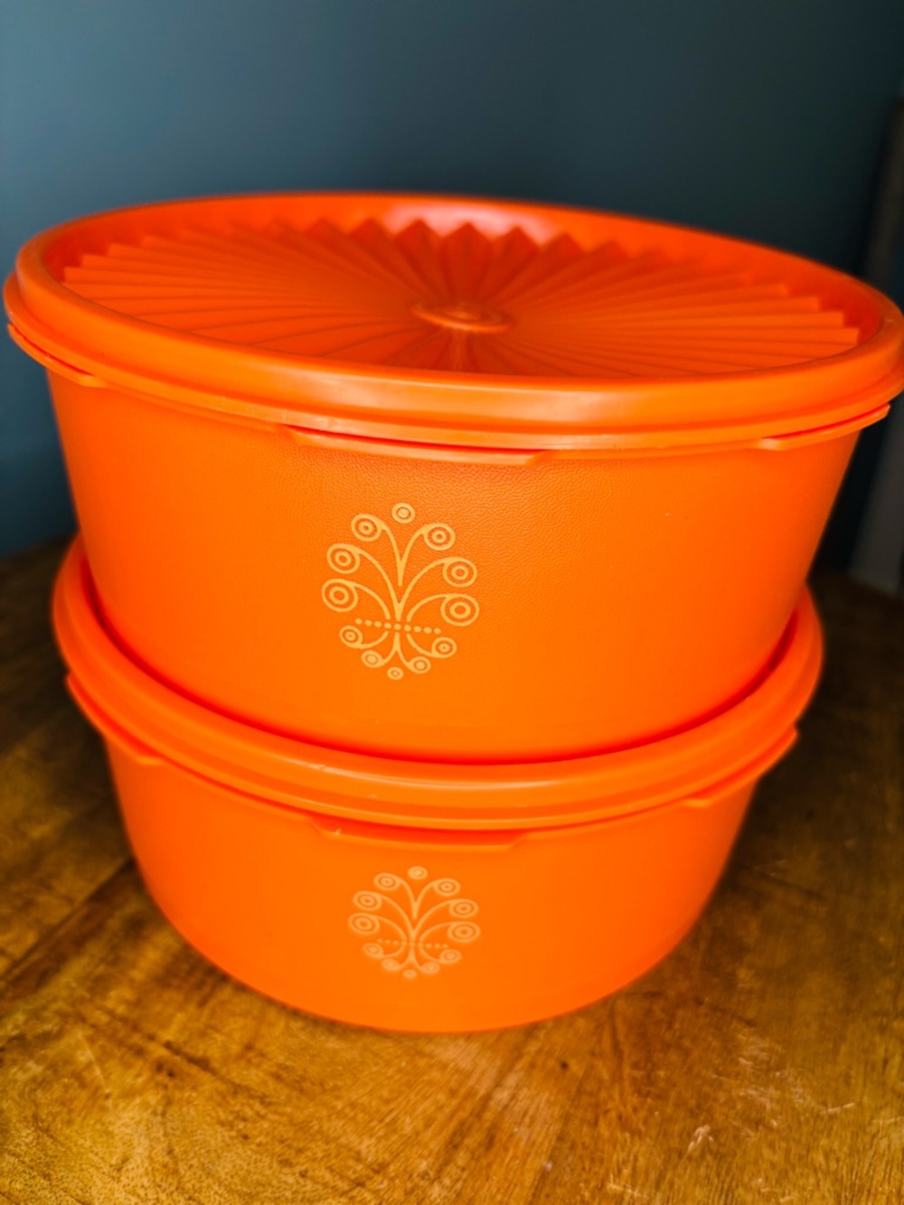 Tupperware Orange Starburst Round Serving Bowls - Set of 2